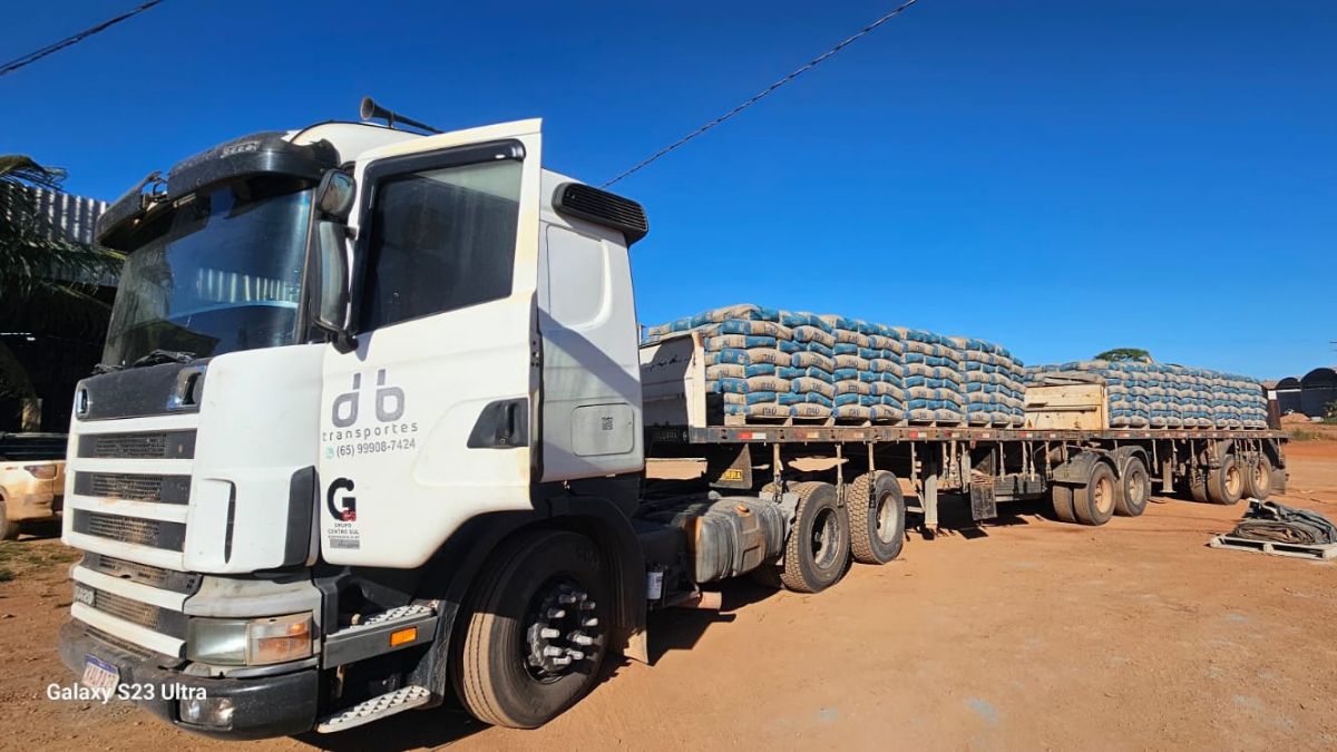 Caminhão da DJB Transportes carregado em Nova Mutum MT - Frete para todo Brasil